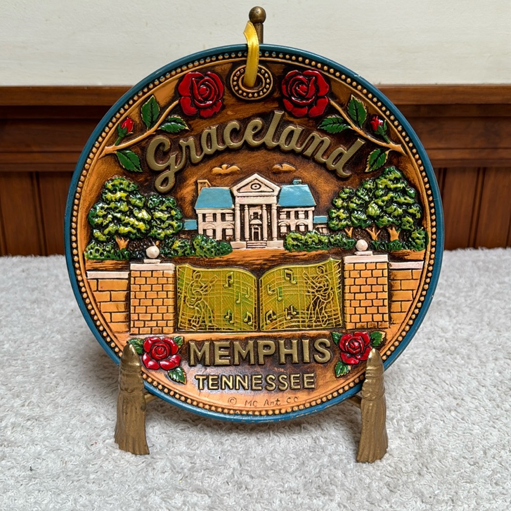 🦅8.25” Round Elvis Graceland Memphis Tennessee Decorative Plate. MC Art Company